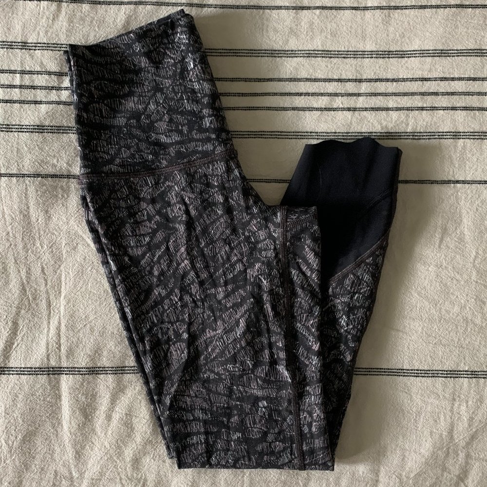 Wunder Under Scallop Hem Cropped Leggings